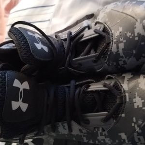 Size 10 under armour tennis